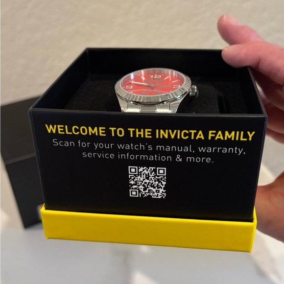 Invicta Specialty Men 43mm
Stainless Steel Steel Red dial
Quartz NWT - Picture 10 of 10
